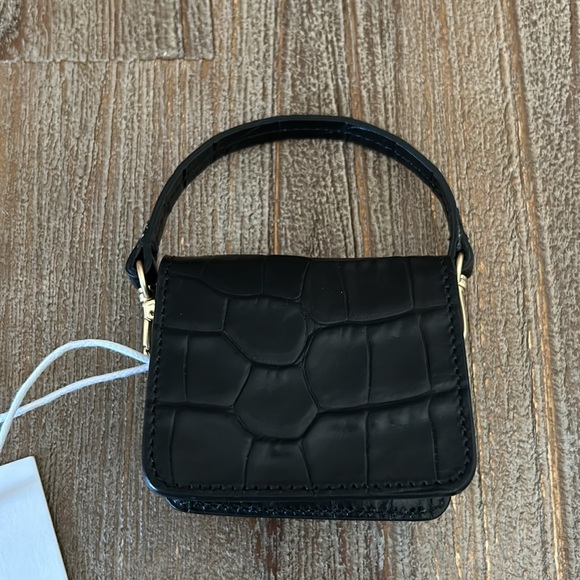 Frame Noir Croc AirPod Case - Picture 5 of 6